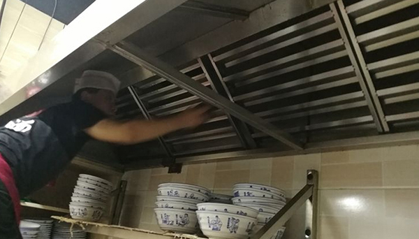 油煙凈化器清洗圖片，油煙凈化器清洗時需要用到什么工具？